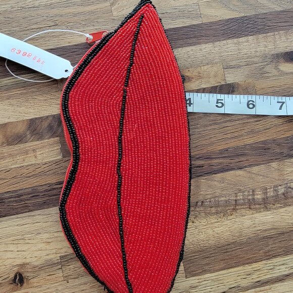 Red/Black Beaded Lips Shaped Wristlet/Clutch Purse Far Nine 10" x 4" - Picture 9 of 10